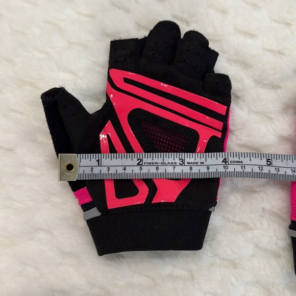 Under Armour Training Gloves-Authentic-EUC - Picture 4 of 6